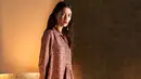 Motif paiasley hingga bordir bunga hadir mempercantik detail setiap siluet yang dihadirkan.  (Foto:MaxMara)