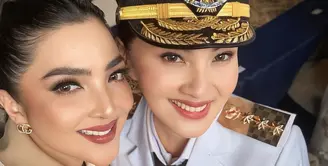 Diketahui memiliki kedekatan dengan keluarga Benny Laos, pasangan Anang Hermansyah dan Ashanty baru-baru ini turut menghadiri acara syukuran pelantikan Sherly Tjoanda Laos sebagai Gubernur Maluku Utara. [@ashanty_ash].