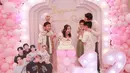Ketiga putra Putri Zulhas dan Zumi Zola tampil kompak kenakan kemeja bermotif yang sama [@putri_zulhas]